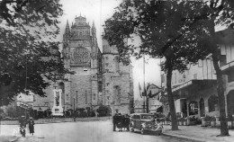 P-24-Mi-Is-1274 :  RODEZ. AVENUE VICTOR-HUGO. PLACE D'ARMES. AUTOMOBILE - Rodez