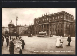 AK Berlin, Mobiler Ansichtskarten-Verkäufer, Unter Den Linden, Palais Kaiser Friedrich  - Altri & Non Classificati