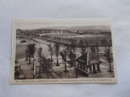 TROUVILLE LA REINE DES PLAGES   ( 14 Calvados )  VUE PANORAMIQUE SUR LE NOUVEAU PARC DES SPORTS TERRAIN FOOTBALL - Trouville