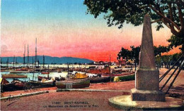 83 - VAR - SAINT RAPHAEL - LE MONUMENT DE NAPOLÉON ET LE PORT (871)_CP258 - Saint-Raphaël