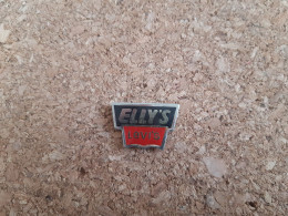 Pin's Elly's Levi's - Jeans, Pantalons - Trademarks