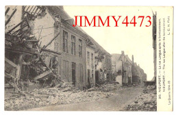 CPA - NIEUPORT En 1915 - La Rue Longue Après Le Bombardement - Guerre 1914-15 - N° 215 - Edit. L. C. H. Paris - Guerra 1914-18