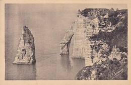 76254 01 35#0+16 - ETRETAT - L'AIGUILLE ET LA FALAISE D'AVAL - Etretat