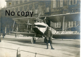 PHOTO FRANCAISE - AVION BIPLAN ALBATROS CAPTURE A CAMBRONNE ET PRESENTE A COMPIEGNE OISE - GUERRE 1914 1918 - Guerra, Militares