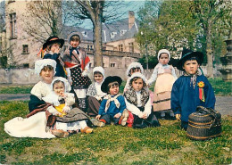 Folklore - Auvergne - Groupe Folklorique La Bourrée Issoirienne De Issoire - La Relève Est Assurée - Enfants - CPM - Car - Trachten