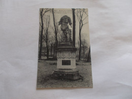 RUINES DE CAMBRAI ( 59 Nord )  STATUE DE BAPTISTE  INVENTEUR DE LA TOILE   STATUE SANS TETE - Cambrai