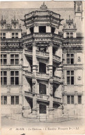 In 6 Languages Read A Story: Château De Blois - Aile De François Ier. Le Grand Escalier. The Great Staircase - Blois