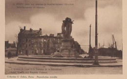 REIMS, DANS CES ANNEES DE BOMBARDEMENTS, L AVENUE DE LAON ET LA FONTAINE DE LA REPUBLIQUE REF 16148 - Reims