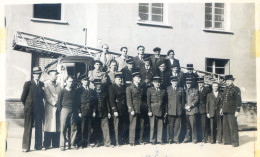 Toulouse  -  Caserne Des Des Sapeurs Pompiers - Devant La  Grande échelle Octobre 1947 - Europe