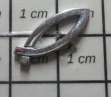 610E Pin's Pins / Rare Et De Belle Qualité !!! AUTRES /  Mini Pin's Métal Argent SYMBOLE CHRETIEN POISSON Tete à Droite - Andere & Zonder Classificatie