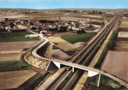 VENDEVILLE : L'AUTOROUTE - LE VILLAGE VUE AERIENNE - Sonstige & Ohne Zuordnung