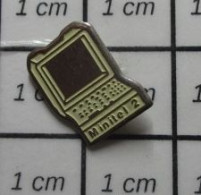 713C Pin's Pins / Beau Et Rare / INFORMATIQUE / MINITEL 2 Il Revient Et Il Veut Se Venger !! - Informática