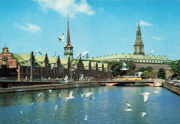 DANEMARK - Copenhagen - Stock Exchange And Christiansborg -  Animé - Pont - Voitures - Carte Postale - Danemark