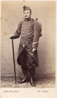 Photo CDV D'un Sous-officiers Francais Des Gardes Mobile De La Guerre De 1870 Posant Dans Un Studio Photo - Ancianas (antes De 1900)