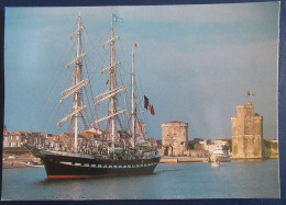 CPM CARTE POSTALE BATEAU  VOILIER " BELEM  " DEVANT LES TOURS DE LA ROCHELLE - Veleros