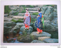 Japan Japon Maiko Or Dancing Girls Of The Traditional Japan Are Seen Feeding Carps Circulée Used 1988 - Altri & Non Classificati