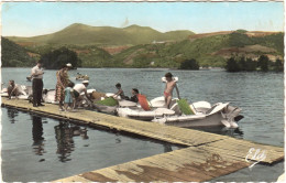 Lac Chambon,  Les Pédalos ( Près De Murol, , Avec Cachet De La Plage Du Lac - Other & Unclassified