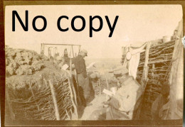 PHOTO FRANCAISE - POILUS DANS UNE TRANCHEE DE FRESNES EN WOEVRE PRES DE HENNEMONT MEUSE - GUERRE 1914 1918 - Guerra, Militares