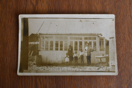 F2051 Photo Romania Family In Front Of The House - Fotografia