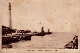 Dunkerque L'écluse Trystram Et Le Phare ( Remorqueur à Quai Dans Le Chenal - Dunkerque