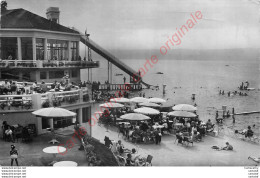 74.  EVIAN LES BAINS .  La Plage . Le Lac Et La Côte Suisse . - Evian-les-Bains