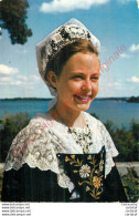 Jeune Fille En Costume De L'ILE AUX MOINES .  GOLFE DU MORBIHAN . - Ile Aux Moines