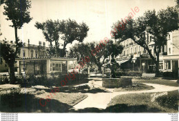 84.  CARPENTRAS . Le Square Et Le Pavillon Du Tourisme . - Carpentras
