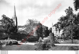 85.  FONTENAY LE COMTE . Le Jardin Public, L'Hôtel De Ville Et L'Eglise Notre-Dame . - Fontenay Le Comte