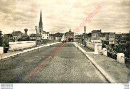 33.  COUTRAS .  Le Nouveau Pont Et Entrée De La Ville . - Andere & Zonder Classificatie