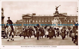 R040405 Buckingham Palace And Victoria Memorial. London. P. H. Boreham. No 76. R - Autres & Non Classés