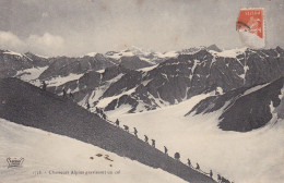 CHASSEURS ALPINS GRAVISSANT UN COL - Autres & Non Classés