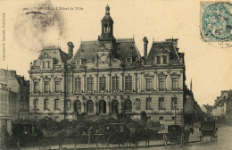 VANNES - L'Hôtel De Ville - Calèches - Vannes