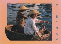 VNM 02 03#1 - VIET NAM - A BIG BASKET, WOVEN TIGHLY AND SEALED WITH TAR IS ALL YOU NEED TO BRING THE DAILY CATCH OF FISH - Vietnam