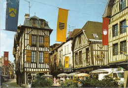 *CPM  - 10 - TROYES - Place Du Maréchal Foch, Vieilles Maisons Champenoises - Troyes
