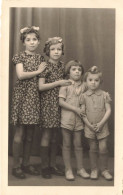 ENFANTS - Deux Sœurs Et Deux Frères - Animé - Carte Postale Ancienne - Portretten