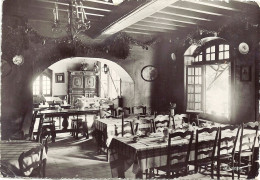 *CPSM - 01 - PEROUGES -  Intérieur De L'Hostellerie - Salle à Manger - Pérouges