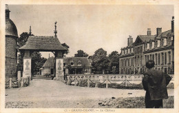 FRANCE - Grand Champ - Vue Sur Le Château - Animé - Carte Postale Ancienne - Autres & Non Classés