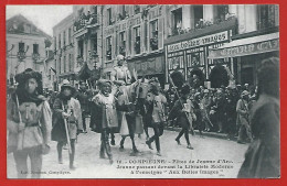 Compiègne (60) Fêtes De Jeanne D'Arc Jeanne Passant Devant La Librairie Moderne à L'enseigne "Aux Belles Images" 2scans - Compiegne