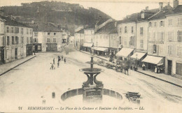 CPA France Remiremont La Place De La Couture Et Fontaine Des Dauphins - Remiremont