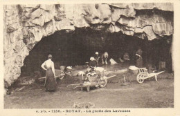 ROYAT  La Grotte Des Laveuses Belle Animation RV - Royat