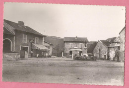 A199  CPSM  MOLINGES   (Jura)  La Place Et Le Monument Aux Morts -  CAFE VERPILLAT  - Bureau De Poste   ++++ - Other & Unclassified