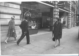 C6322/ Francoise Hardy In London Pressefoto Foto 29,5 X 20 Cm 1963 - Otros & Sin Clasificación