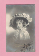 XB1304 JEUNE FILLE, ENFANT, GIRL RARE FAMOUS MODELGRETE REINWALD CURLY HAIR BIG HAT RPPC - Portraits