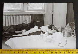 #21   Large Photo - Anonymous Persons - Woman Femme Voluntary Blood Donor - Persone Anonimi