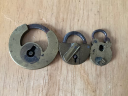 3 ANCIENS CADENAS Laiton - Eisenarbeiten