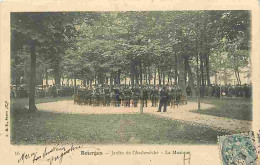 18 - Bourges - Jardins De L'Archevéché - La Musique - Animée - Colorisée - Oblitération Ronde De 1906 - CPA - Voir Scans - Bourges