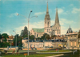 28 - Chartres - Place Du Châtelet Et La Cathédrale - Automobiles - Bus - CPM - Voir Scans Recto-Verso - Chartres