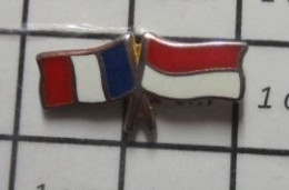 812B Pin's Pins / Beau Et Rare / AUTRES / Mini Pin's DRAPEAUX FRANCE POLOGNE - Otros & Sin Clasificación