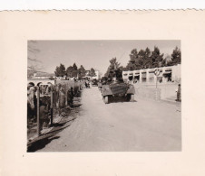 Photo Guerre Algerie Militaire Du 4 Eme R.C.C.  Auto Mitrailleuse Blindé  Defilé - Afrique