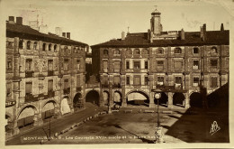 CPSM MONTAUBAN (Tarn Et Garonne) - Les Couverts XVIIe. Siècle Et La Place Nationale - Montauban